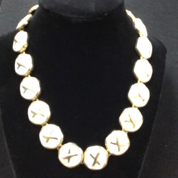 Necklace, beautiful, gold, and cream x’s & o’s Unknown maker from estate sale - Picture 1 of 4
